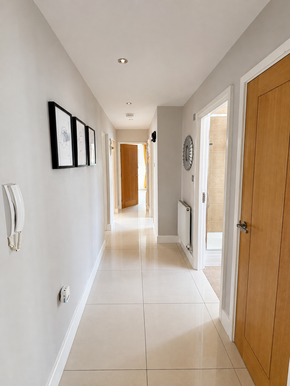 Property photo 2 of 13 Hallway