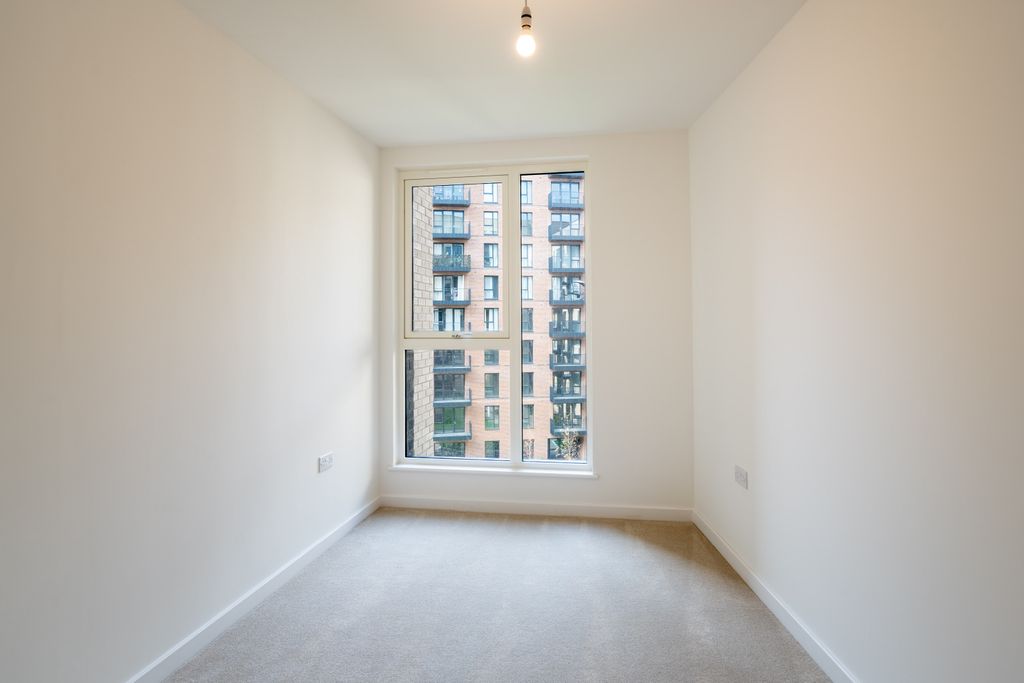 Property photo 2 of 16 Bedroom 2