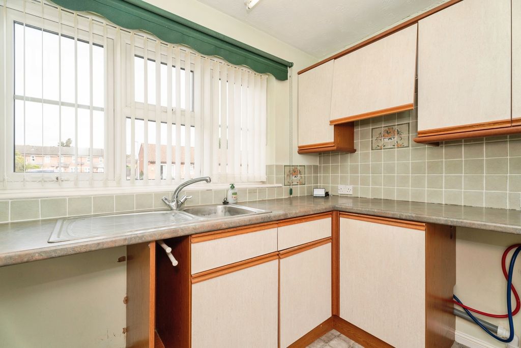 Property photo 2 of 12 Kitchen