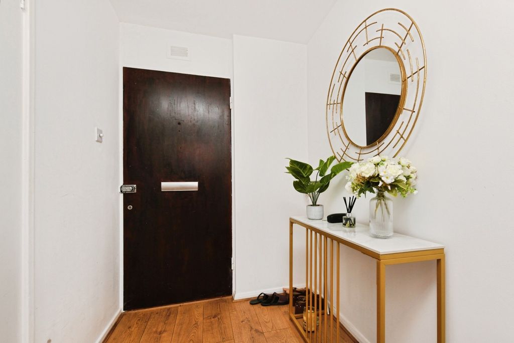 Property photo 2 of 12 Internal