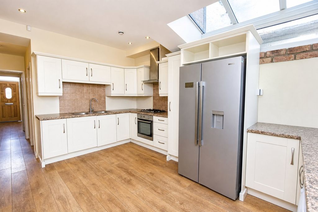 Property photo 3 of 12 Approach