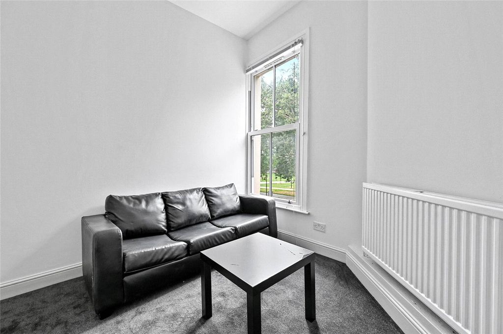 Property photo 2 of 8 Picture No. 13