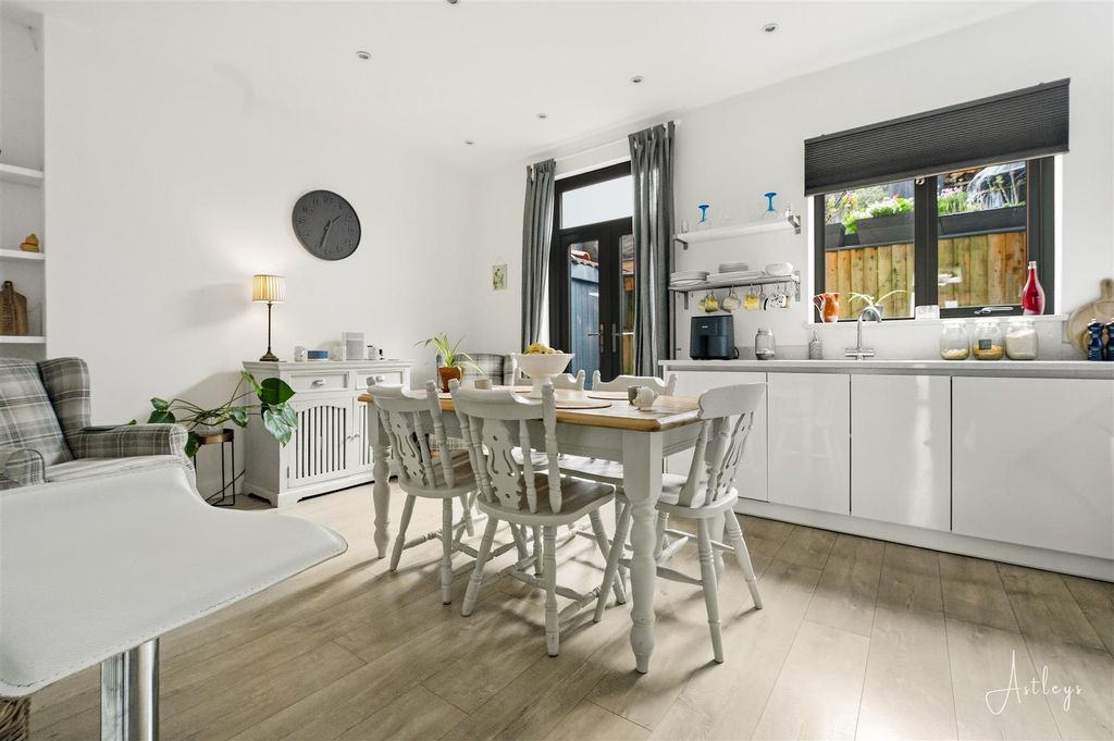 Property photo 3 of 16 30-P1043546.Jpg