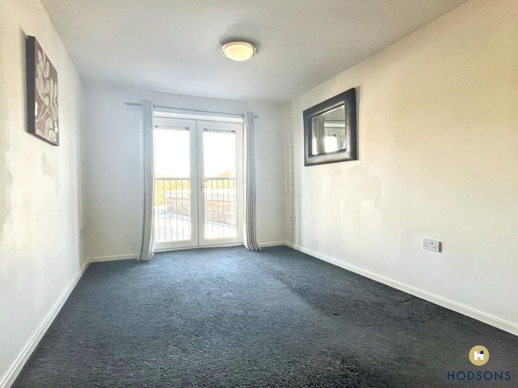 Property photo 3 of 6 Lounge