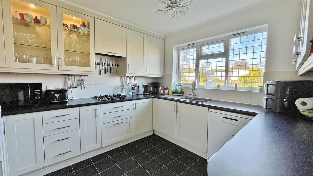 Property photo 2 of 23 Kitchen