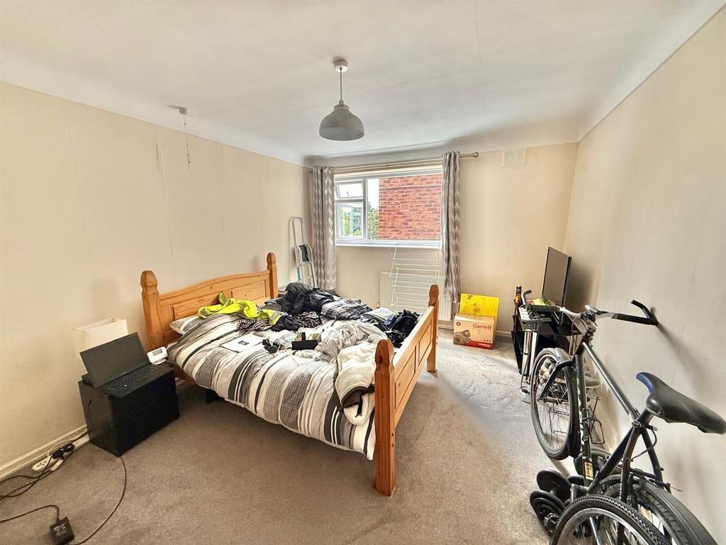 Additional image 4 of 2 bed flat for saleTytherington Court, Macclesfield SK10