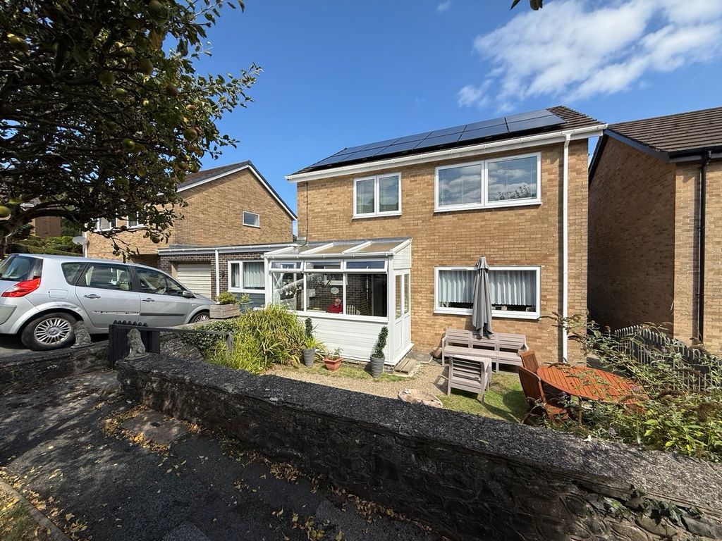 Property photo 2 of 47