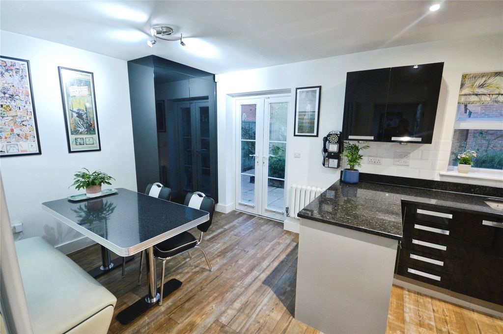 Property photo 2 of 15 Picture No. 30