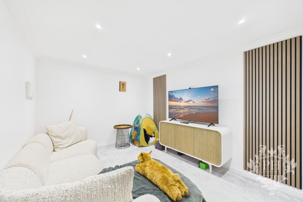 Property photo 3 of 24 Cam02002G0-Pr0211-Still011.Jpg