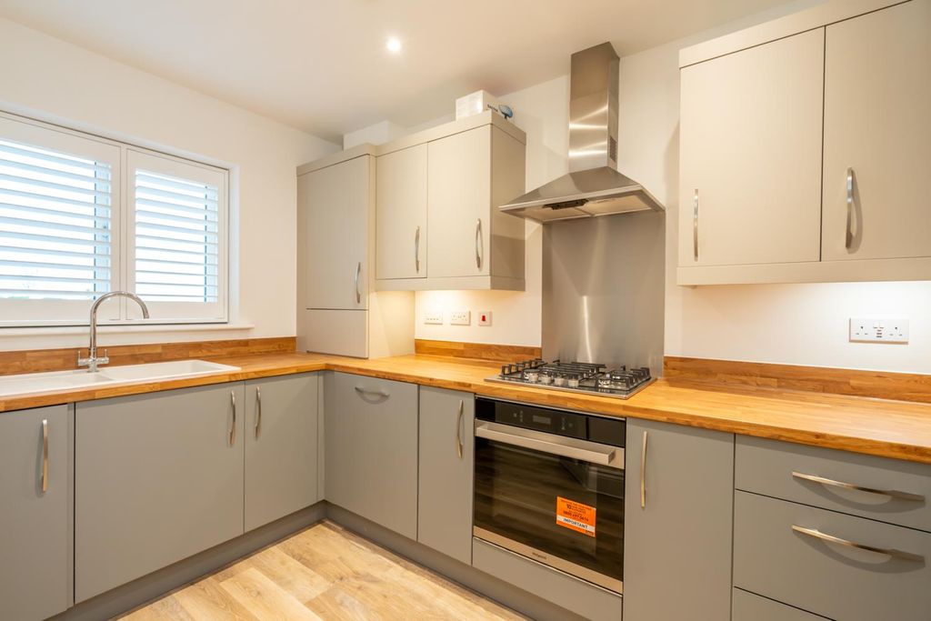 Property photo 2 of 12 Kitchen.Jpg