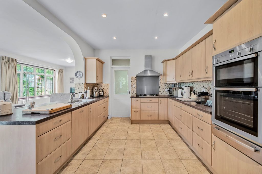 Property photo 3 of 29