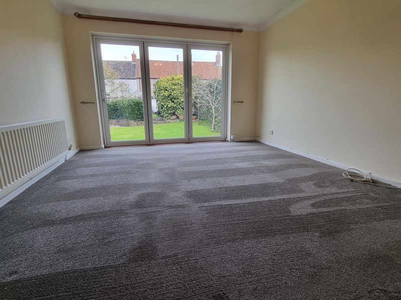 Property photo 3 of 12 Lounge