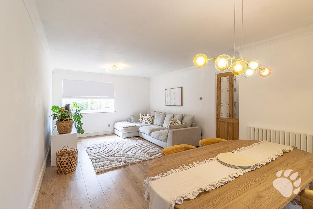 Property photo 3 of 17 Lounge/Diner