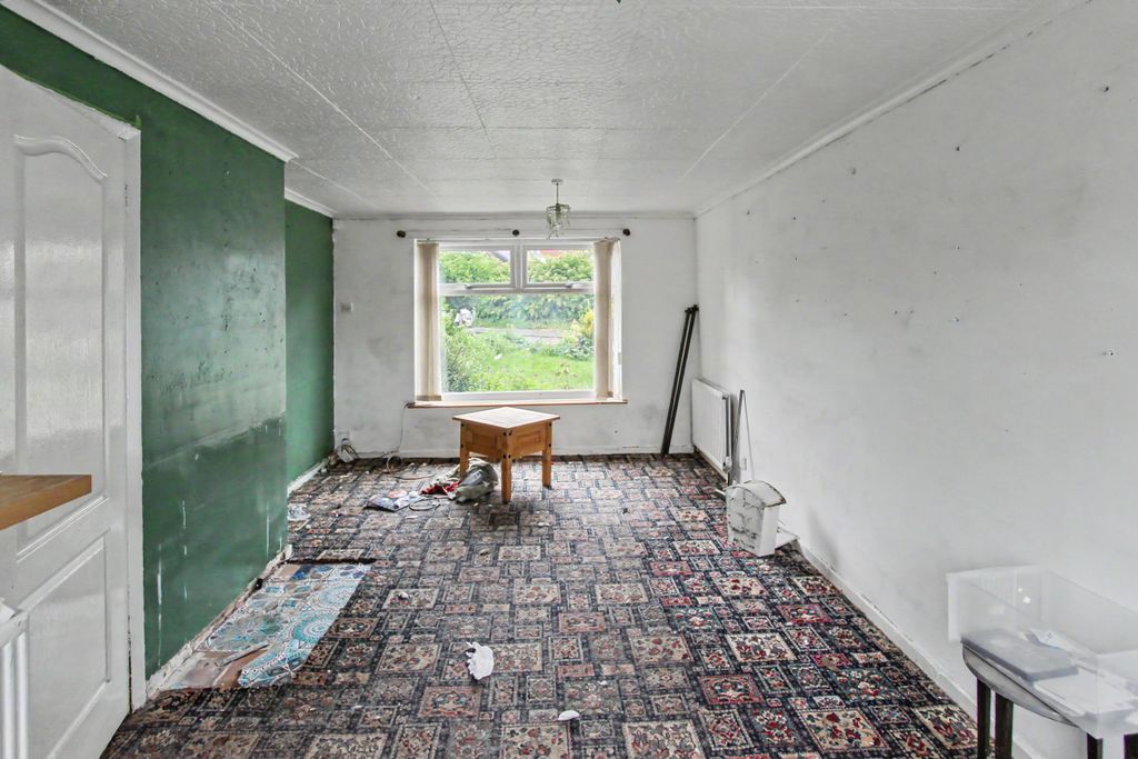 Property photo 2 of 6 6 Silkstone View, Hoyland, Barnsley S74 0Qr