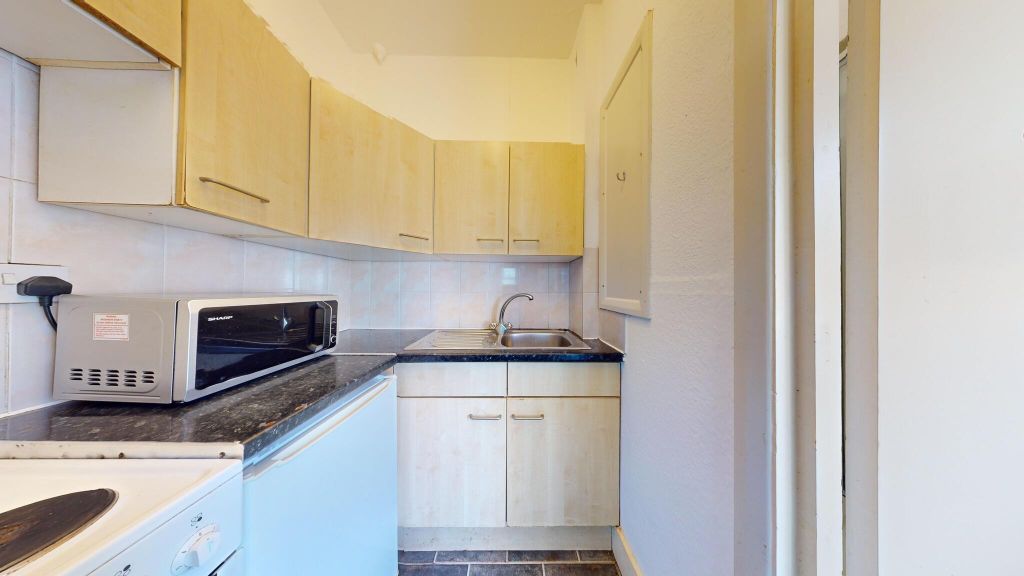 Property photo 2 of 12 Kitchen
