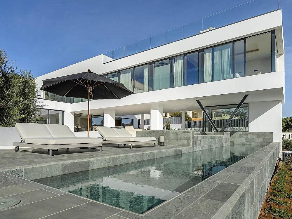 Property photo 3 of 45