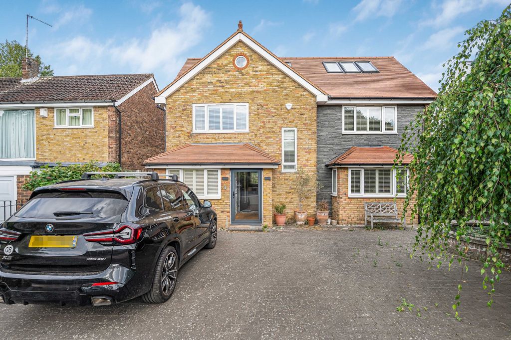 Property photo 1 of 18 External
