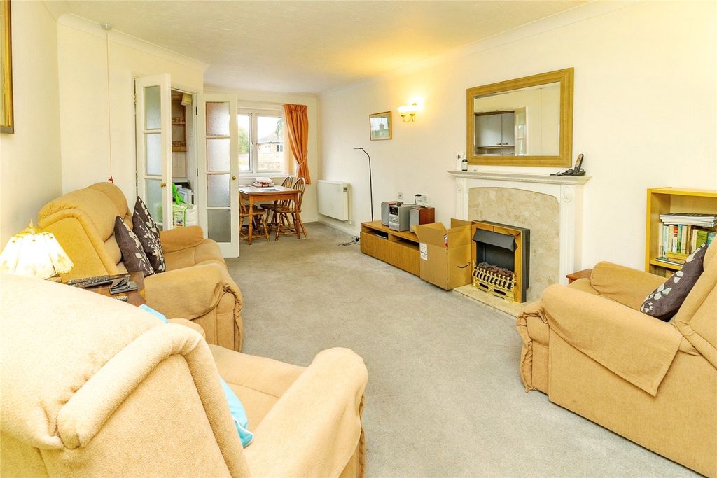 Property photo 1 of 11 Living Room
