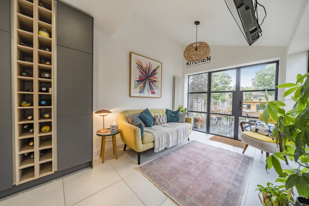 Property photo 3 of 19 Reception