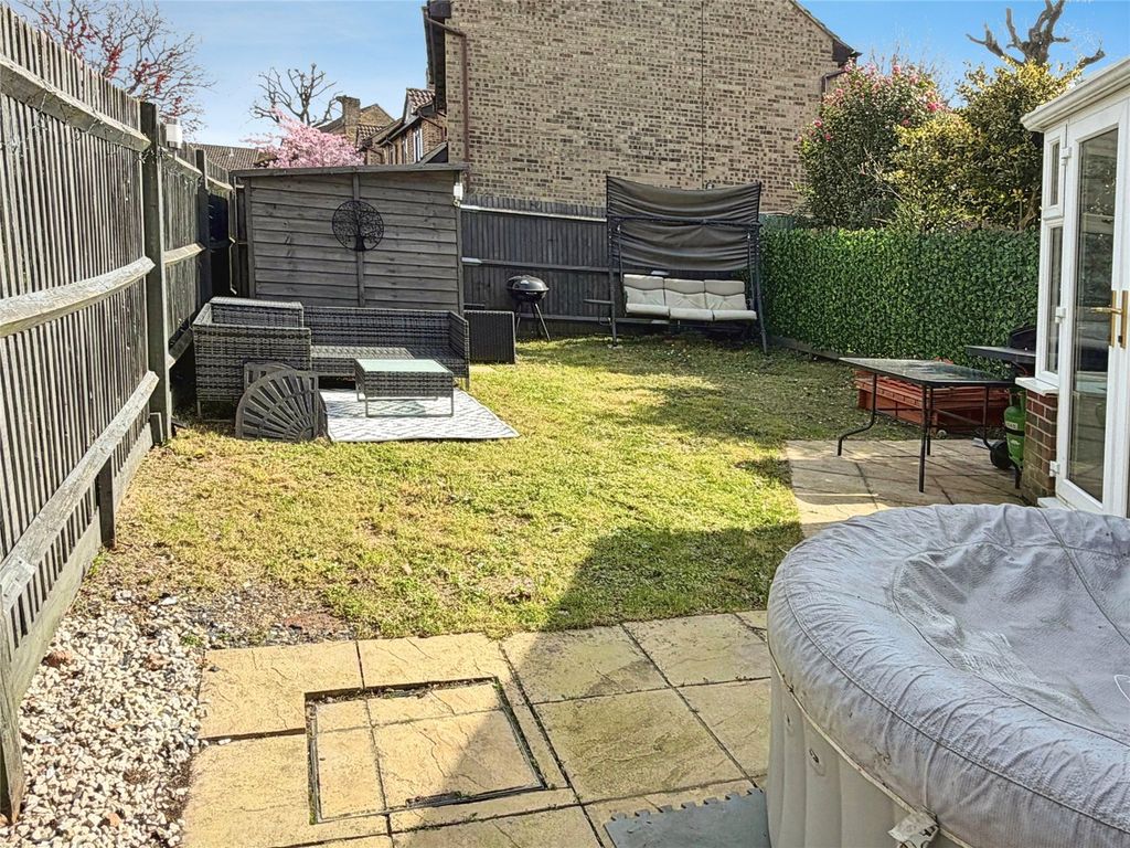 Property photo 2 of 27 Garden