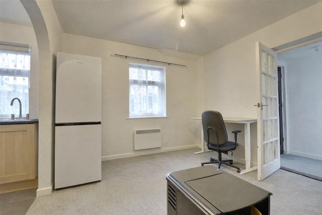 Property photo 3 of 9 Lounge.Png