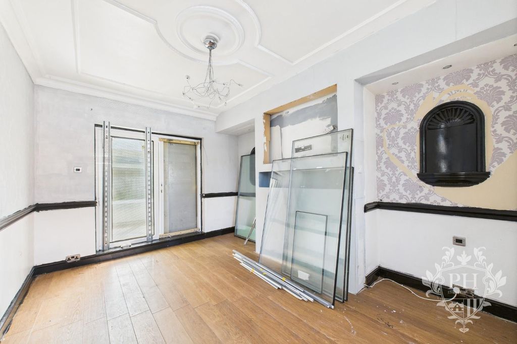 Property photo 3 of 12 Cam02002G0-Pr0170-Still006.Jpg