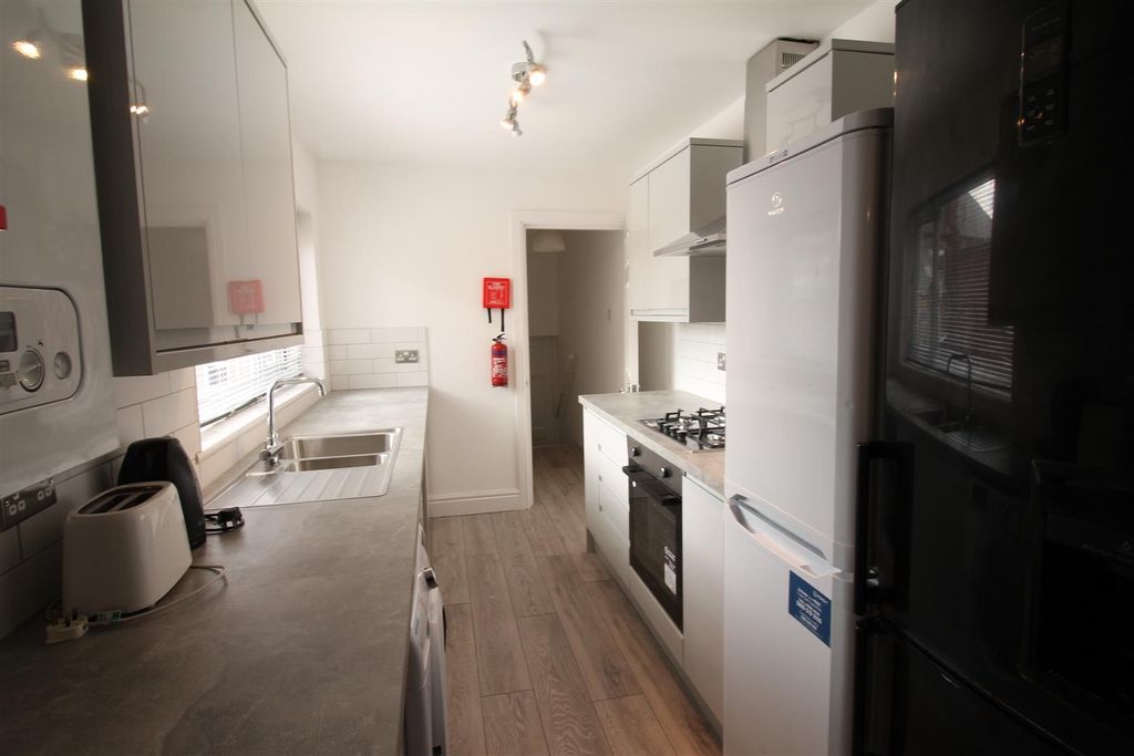 Property photo 2 of 8 Img_2395.Jpg