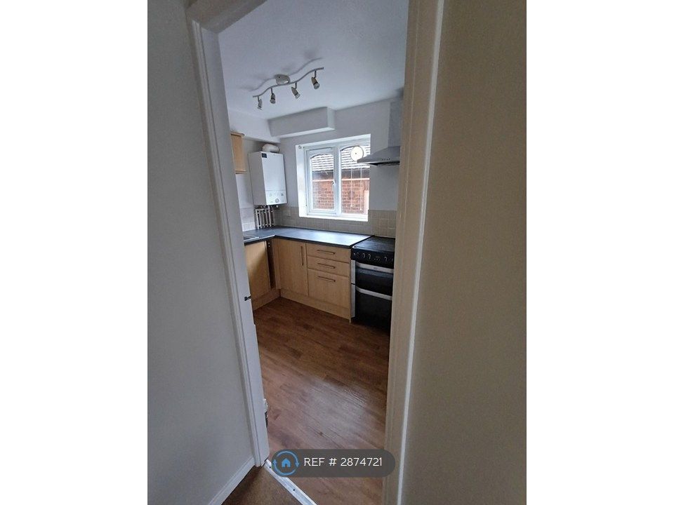 Property photo 2 of 12 Kitchen