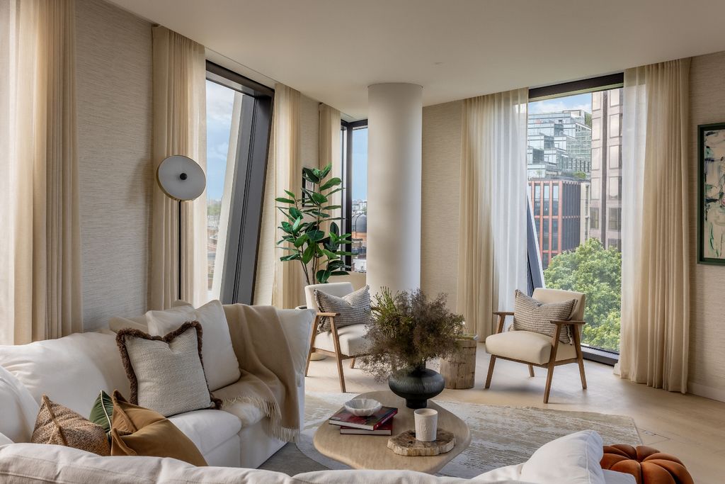 Property photo 3 of 16 Broadway_P&amp;P_10.4_Hr-13.Jpg