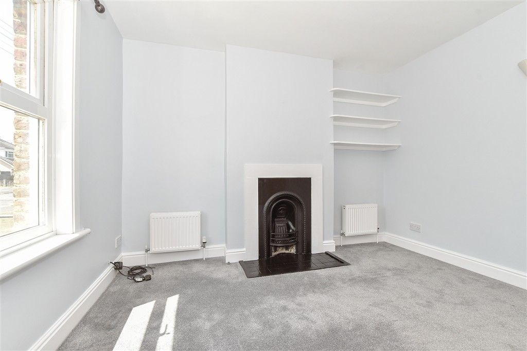 Property photo 3 of 18 Lounge