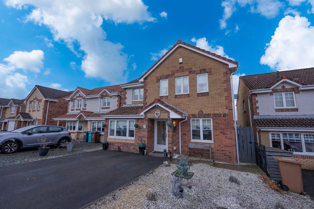 Property photo 1 of 32 5 Bedroom Detached For Sale