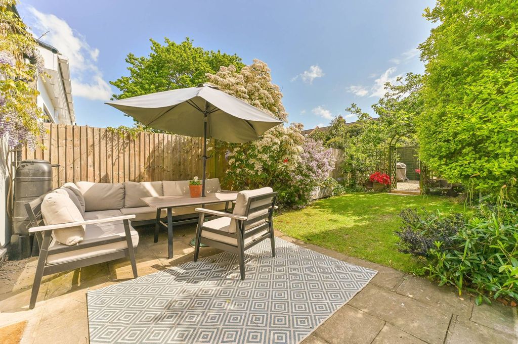 Property photo 1 of 26