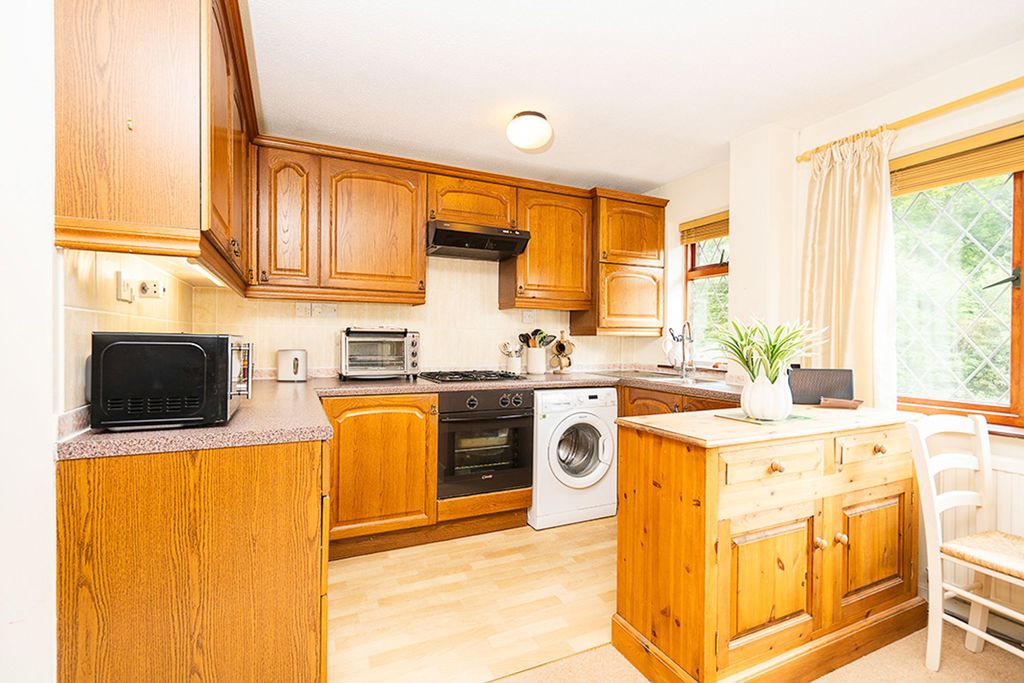 Property photo 2 of 12 Kitchen