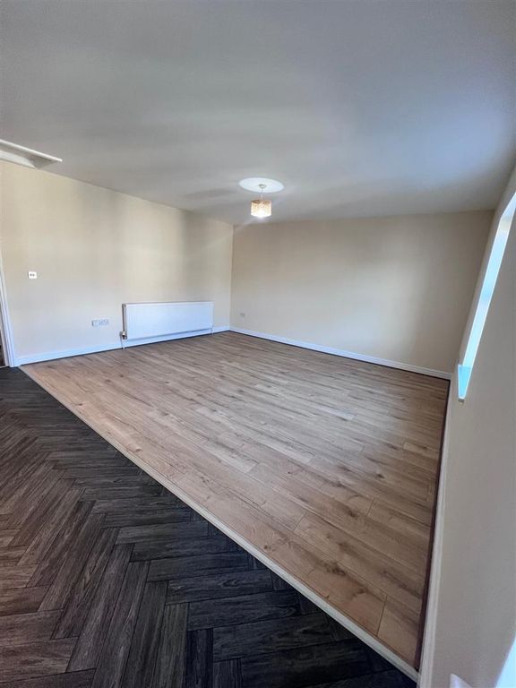 Property photo 2 of 8 Lounge