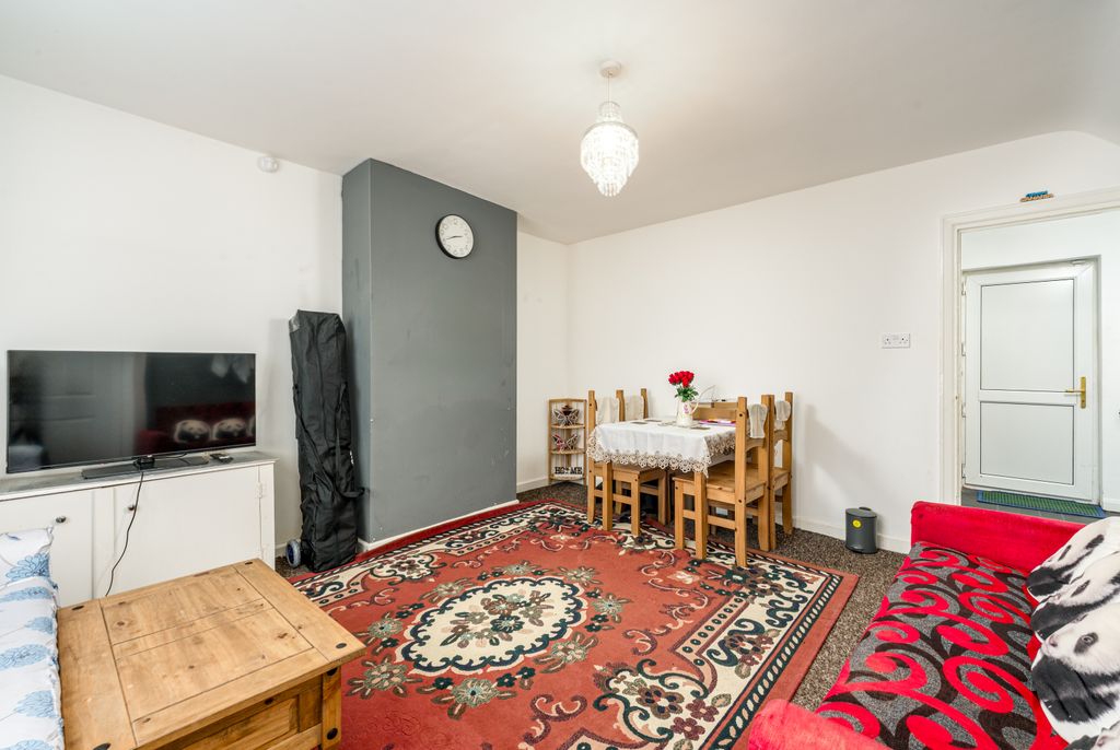 Property photo 2 of 19 03