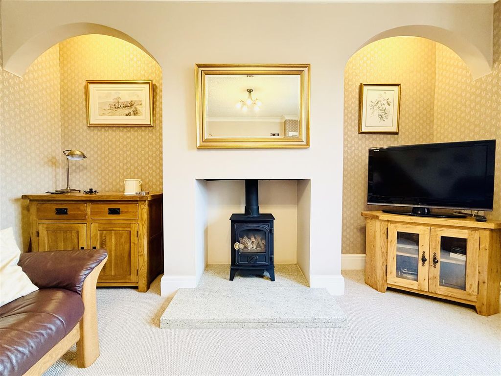 Property photo 3 of 28 Lounge Alcove Feature