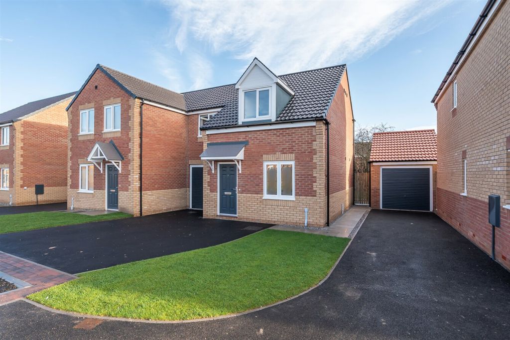 Property photo 2 of 12 Exterior