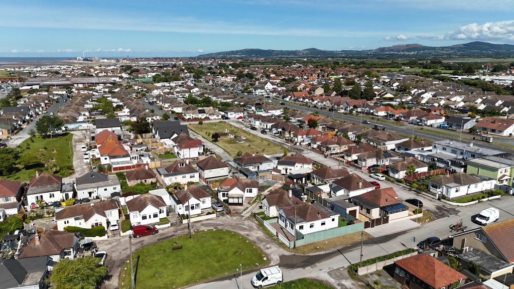 Property photo 2 of 20