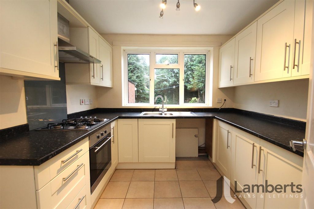 Property photo 2 of 10 Kitchen (2).Jpg