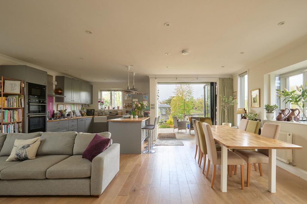 Property photo 3 of 31