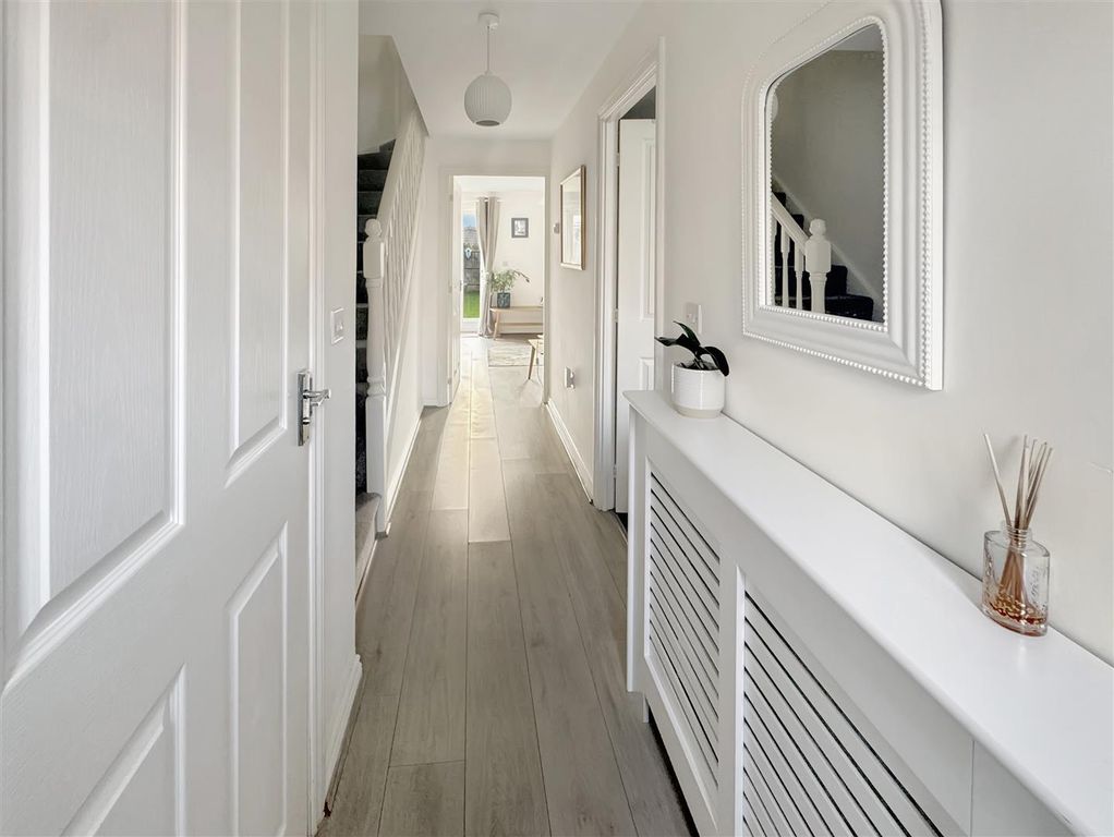 Property photo 2 of 17 Entrance Hall