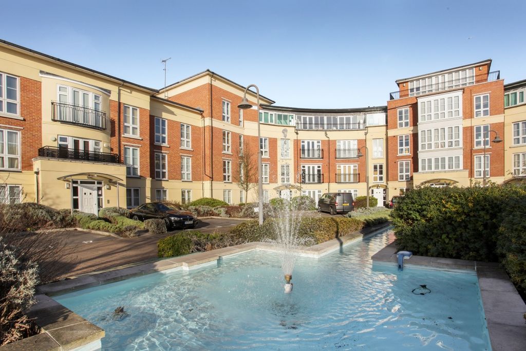 3 bed flat to rentTrevelyan Court, Windsor SL4