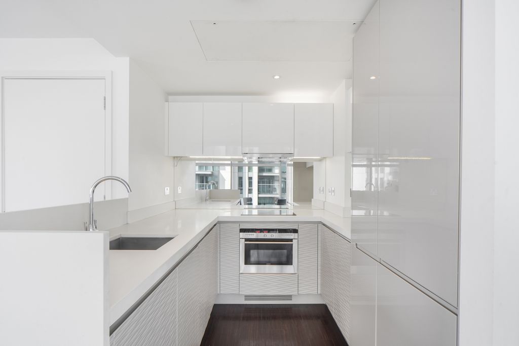 Property photo 3 of 19 Kitchen