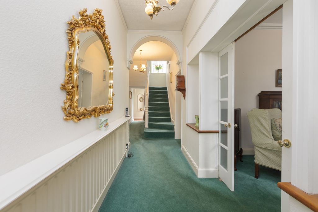 Property photo 3 of 31