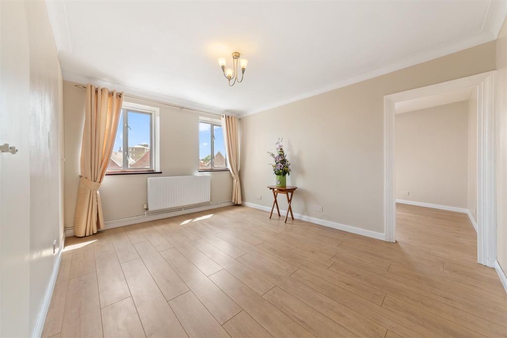 Property photo 1 of 7 18 Marion Court, Sw17 0Ru-3.Jpg