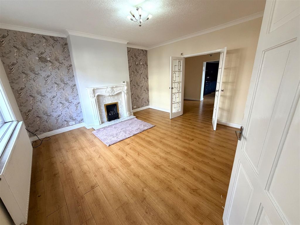 Property photo 2 of 14 Lounge