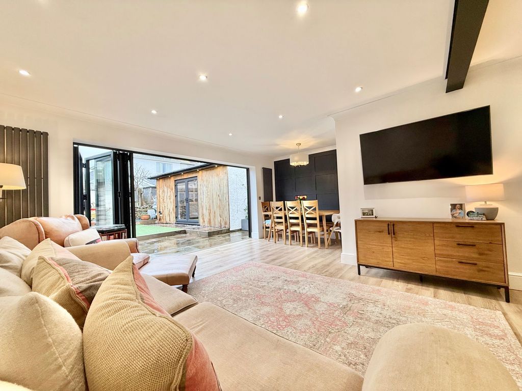 Property photo 2 of 25