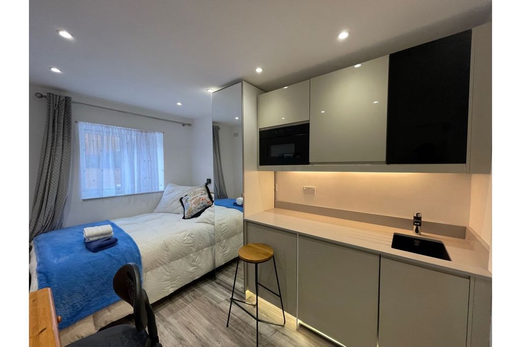 Additional image 10 of 6 bed end terrace house for saleWhitton Avenue West, Greenford UB6