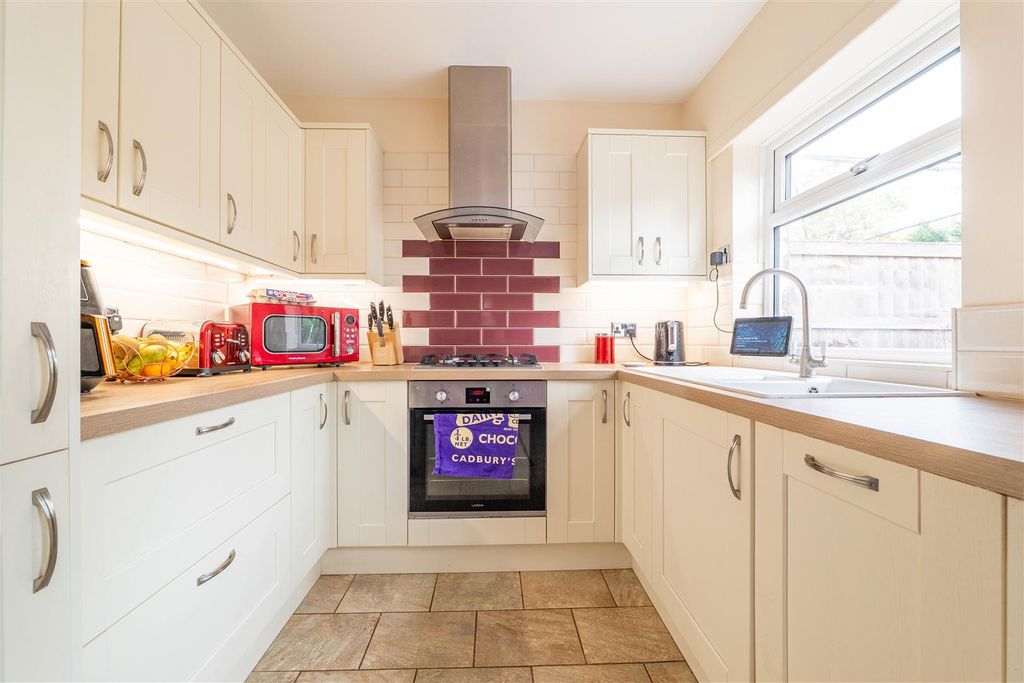 Property photo 3 of 19 Kitchen/Dining Room