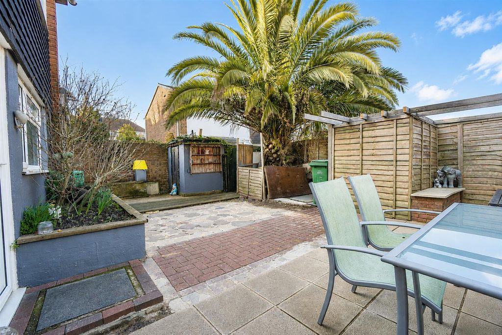 Property photo 2 of 18 2Dd8B826-11Fc-4Cb3-ba83-7c999Ad98Ddf.Png